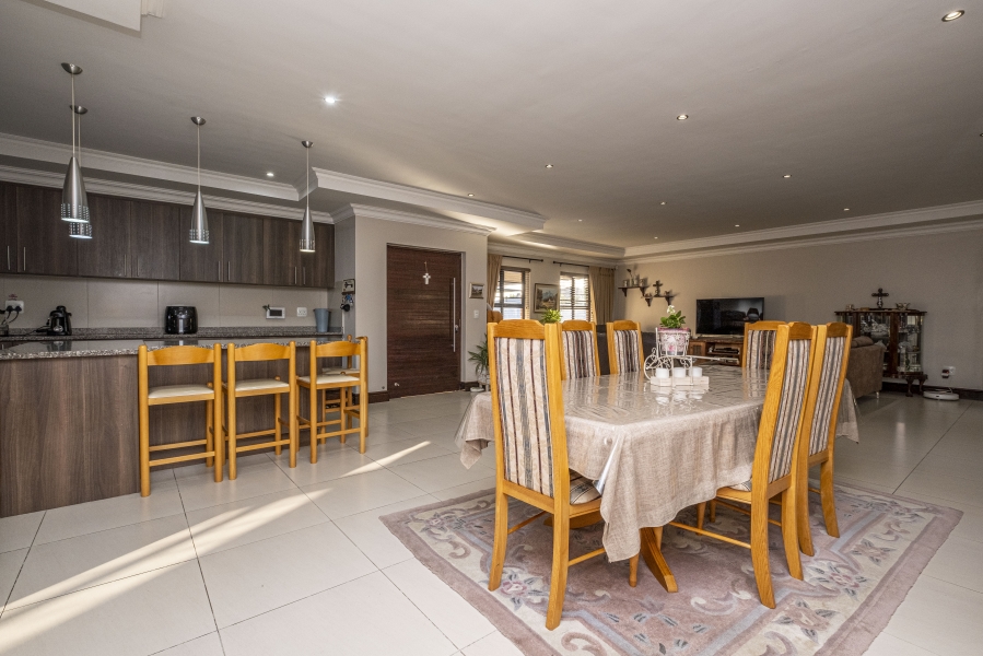 5 Bedroom Property for Sale in Sonkring Western Cape